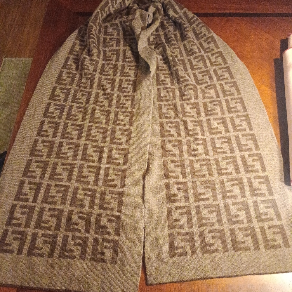 Fendi Brown Logo Scarf - Picture 4 of 10